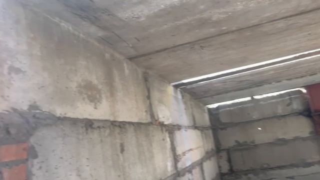 Земельный участок площадью 15 соток с незавершенным каркасным зданием