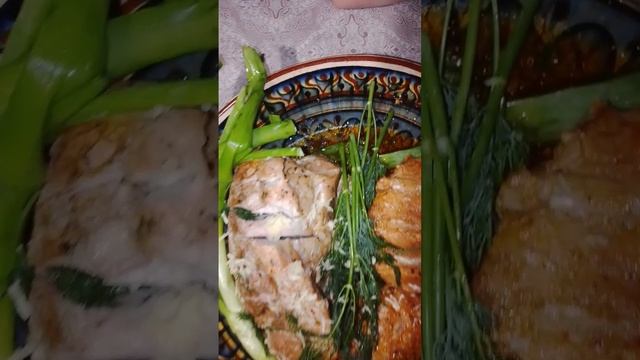 борщец и свининка рёбрышки и окорок