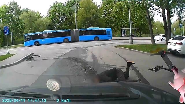 Самокатчик самостоятельно "убрался" в Москве