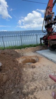 Бурение колодца машиной