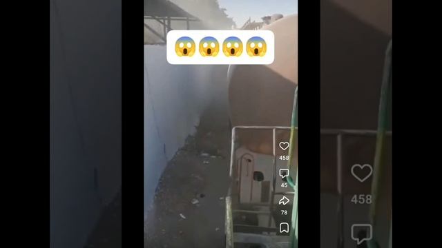 Вот что будет если припарковать автомобиль близко к железной дороге. Поезд зацепил автомобиль и