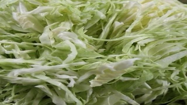 Капустный салат с редькой и шалфеем