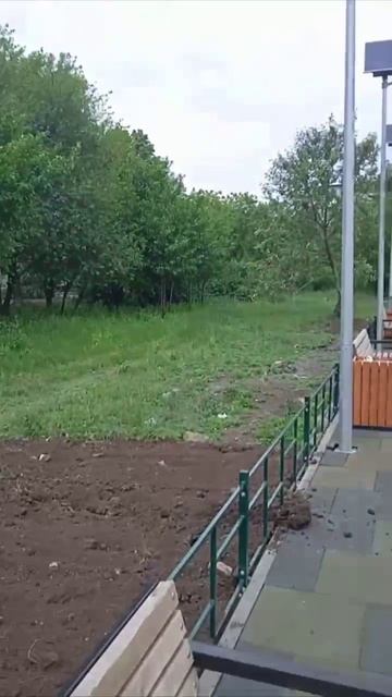 На Восточном продолжают строить детскую площадку🥰

Пока непонятно, что будет, но территорию расчища