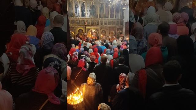 1000168464.mp4Ночное Пасхальное богослужение Причастие Святых Христовых Тайн
