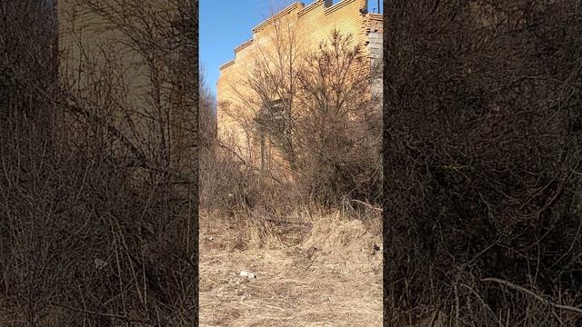 Зашли на заброшенный СпецОБЪЕКТ с артезианской скваженой и гермаваротами на цеху с подземной частью