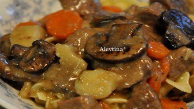 Говядина  тушенная с пастернаком