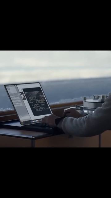 Huawei представила ноутбук MateBook Fold Ultimate Design.