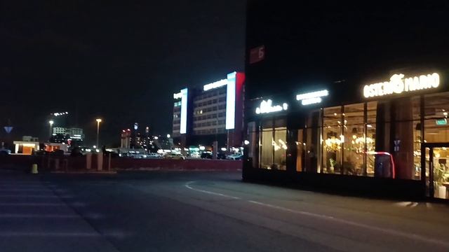 Москва , мебельный центр "Румянцево" вечером