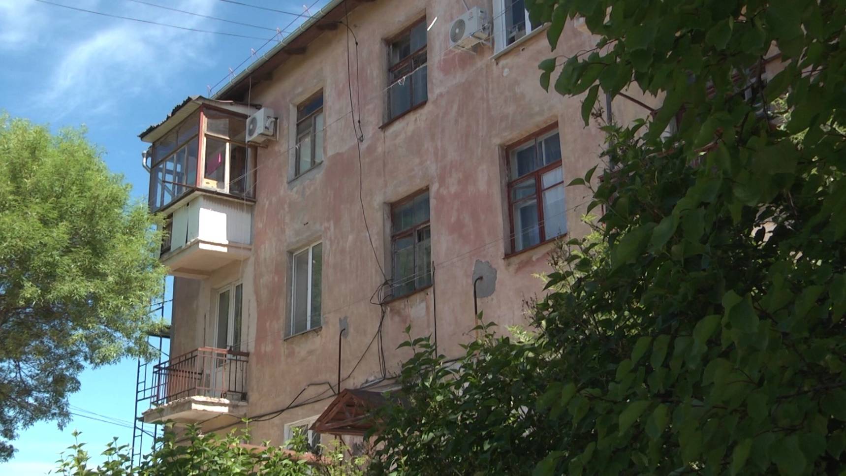 Фасад на улице Катерная, 16, привели в порядок на 30%