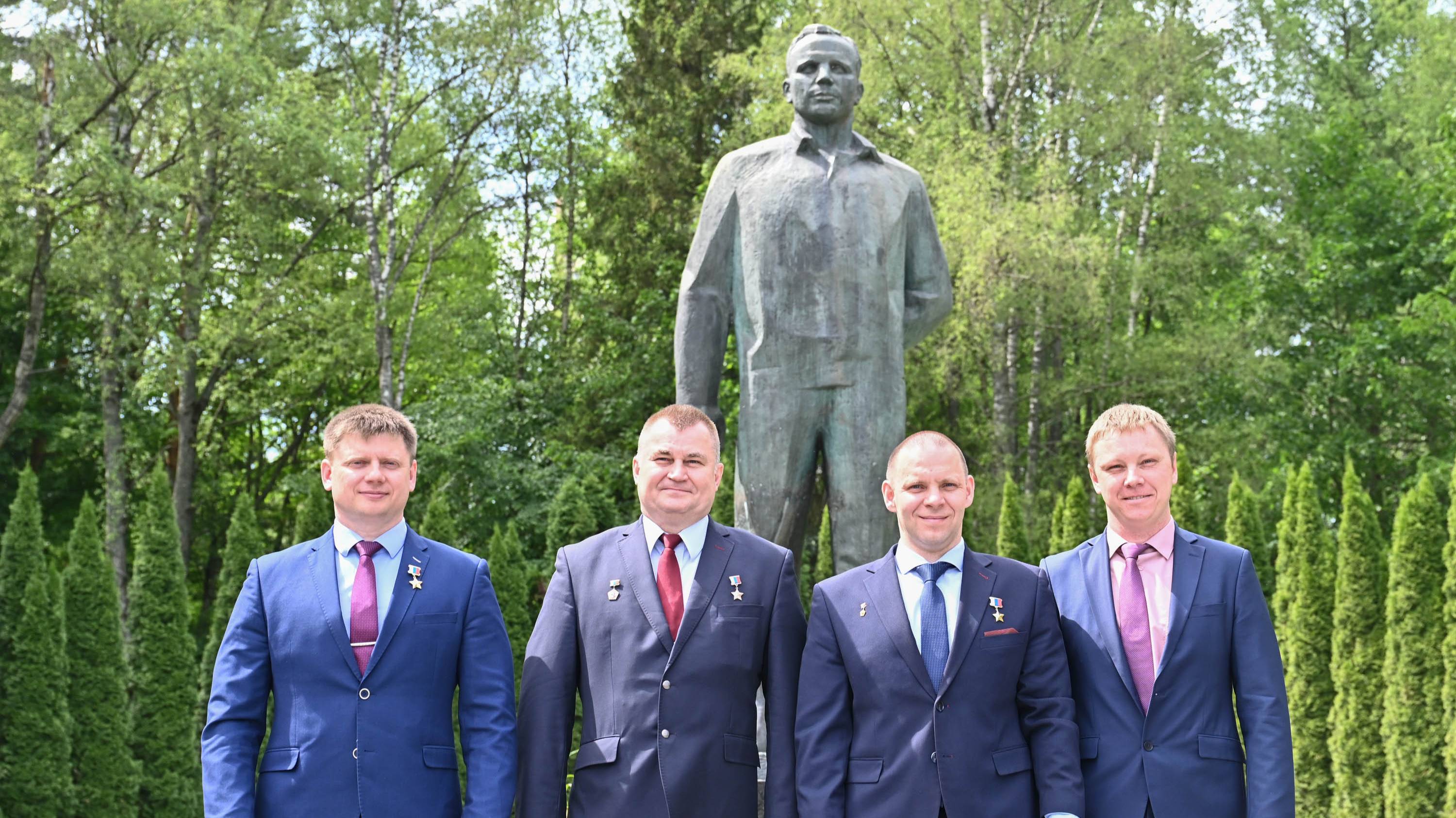 Торжественна встреча космонавтов Роскосмоса в Звёздном городке