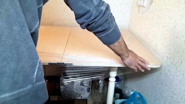 Как сделать чтобы клеёнка не скользила по столу.