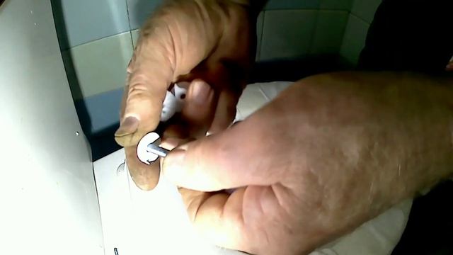 Запорная арматура для старых бачков унитаза.