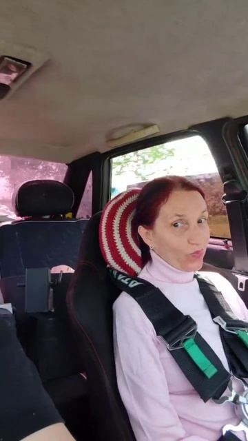 У нас свой, ручной, вернее ножной кондиционер в машине 🤣  #кондей #кондиционер #кондиционервмашине