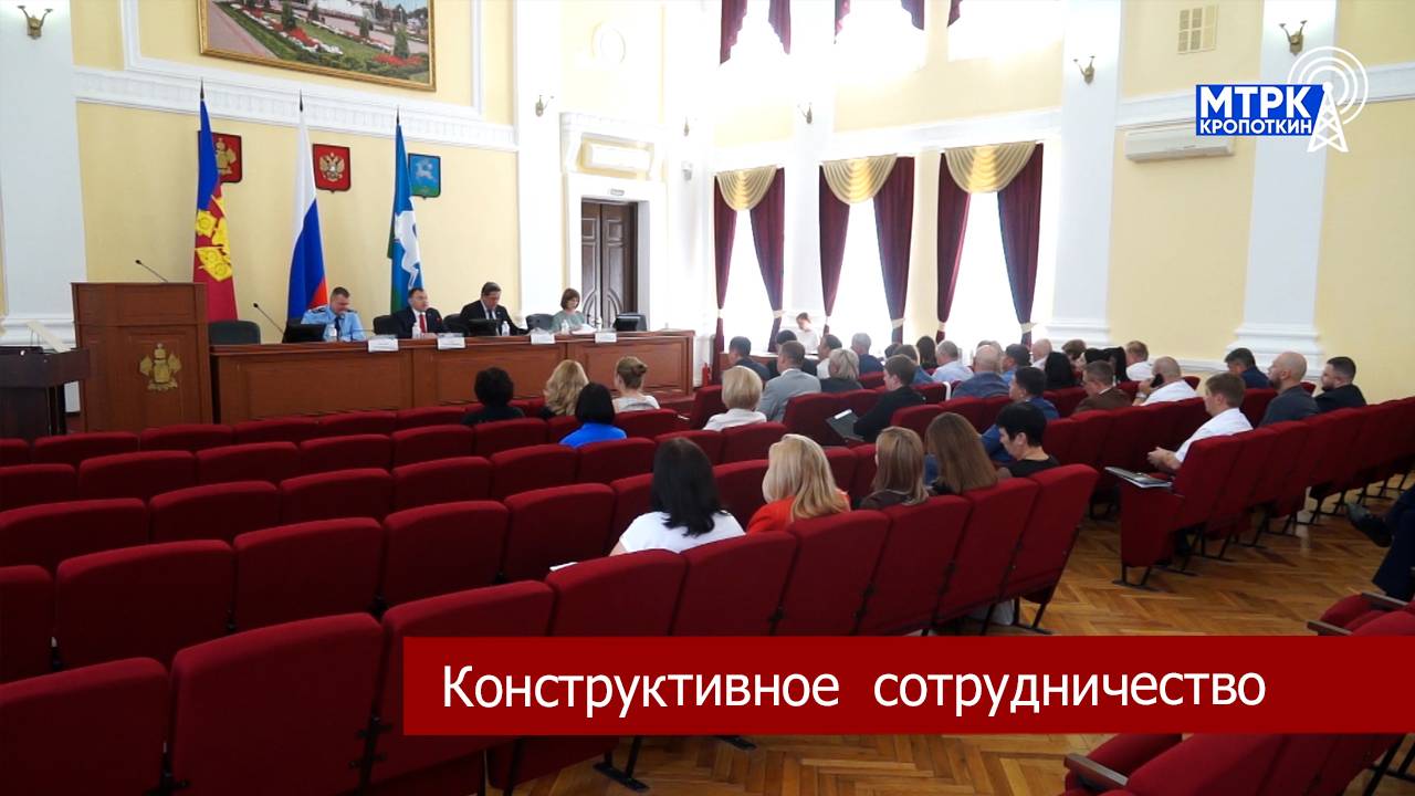 В администрации муниципалитета прошла 30-я сессия  районного  Совета депутатов.