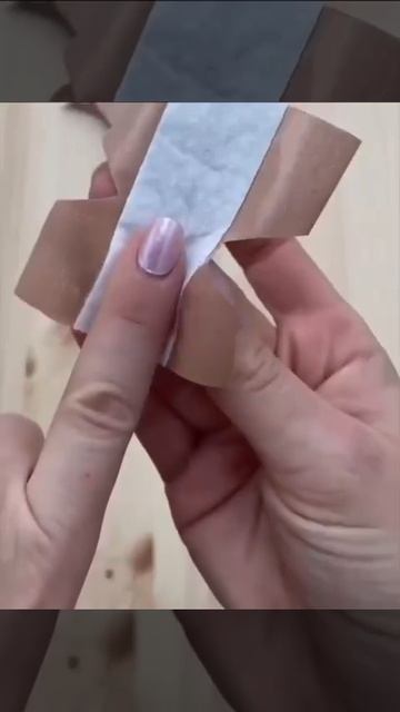 Наклеиваем пластырь, чтобы он не сползал!