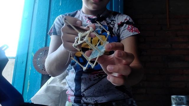 Делаю из спичек замок с клеем пистолетом 
ЧАСТЬ 1/3 Подпишись👍🏻