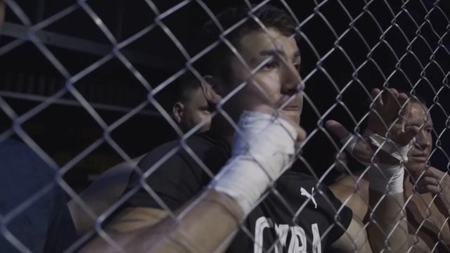 👊Добряк нежданул Анубиса, конфликт за клеткой!