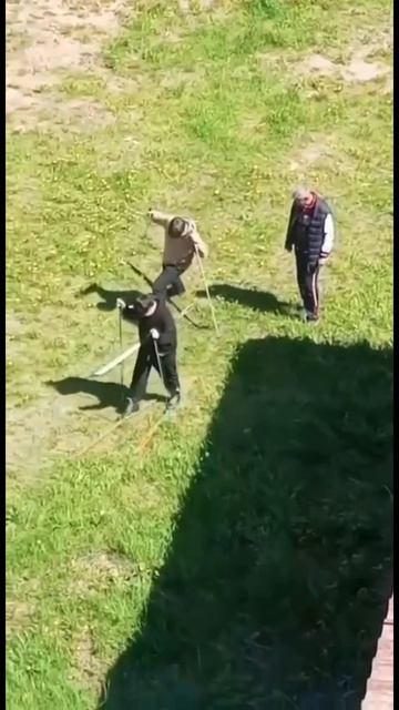 Студенты летом на лыжах