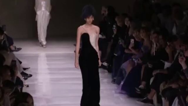 Armani FW 2024/25: Величие и Современный Шик на Подиуме ч.1