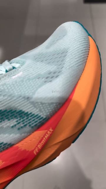 Спортивная модель Asics Novablast 5