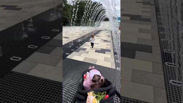 СОФИЯ , РОЗЫ  и ФОНТАН #baby #kids #дети