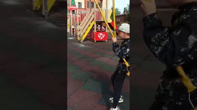 Крутимся на качеле