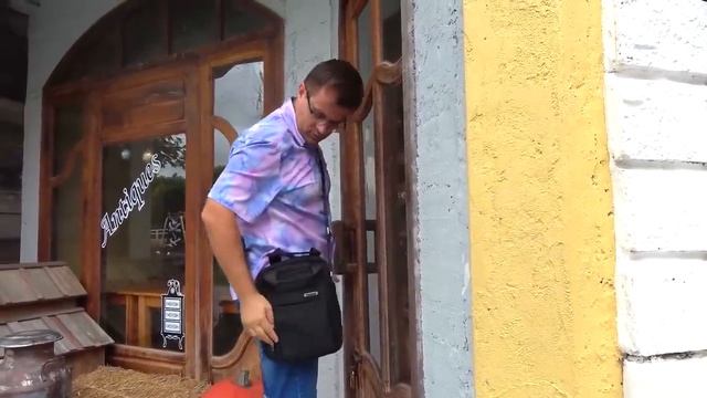 ДИАНА И РОМА - Диана и Рома гуляют с папой на ферме по разведению овец
