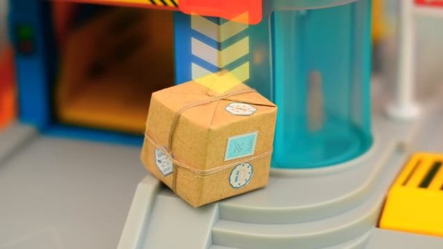 Диана и Рома ( Diana Roma ) - Рома с другом Играют в Машинки и Строят Город Matchbox