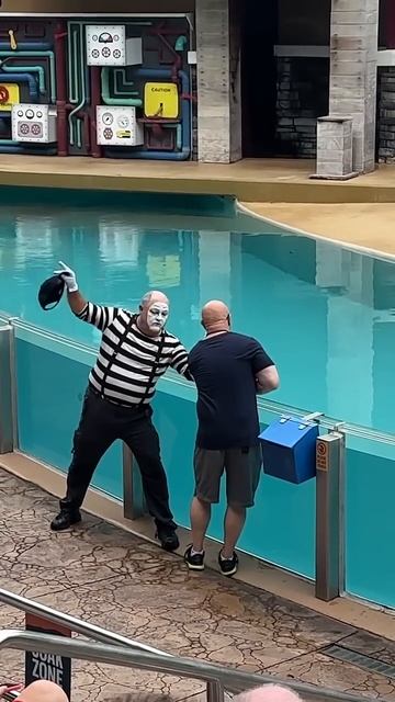 Who win_🥇 Tom mime SeaWorld #seaworldmime #funny #mime #comedy #tomthemime #fun