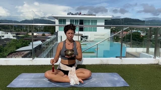 Sound healing open heart @otkroyte.yoga. Слушайте этот звук в начале дня