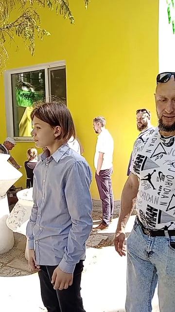 Голубя собиралась выпустить Маша)) Шурик помог ему чуть раньше обрести свободу)))