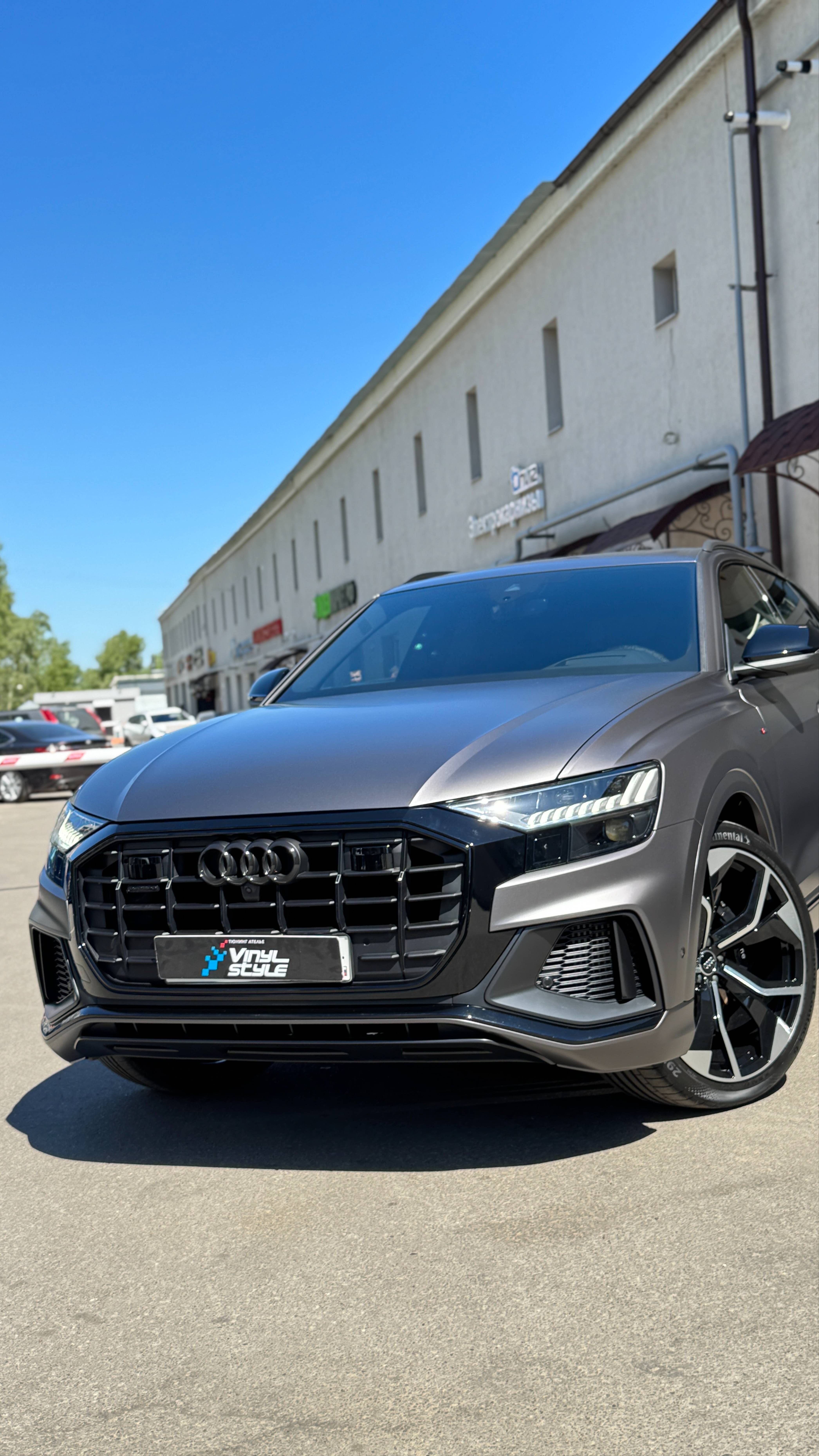 Audi Q8 - оклейка кузова цветной полиуретановой пленкой