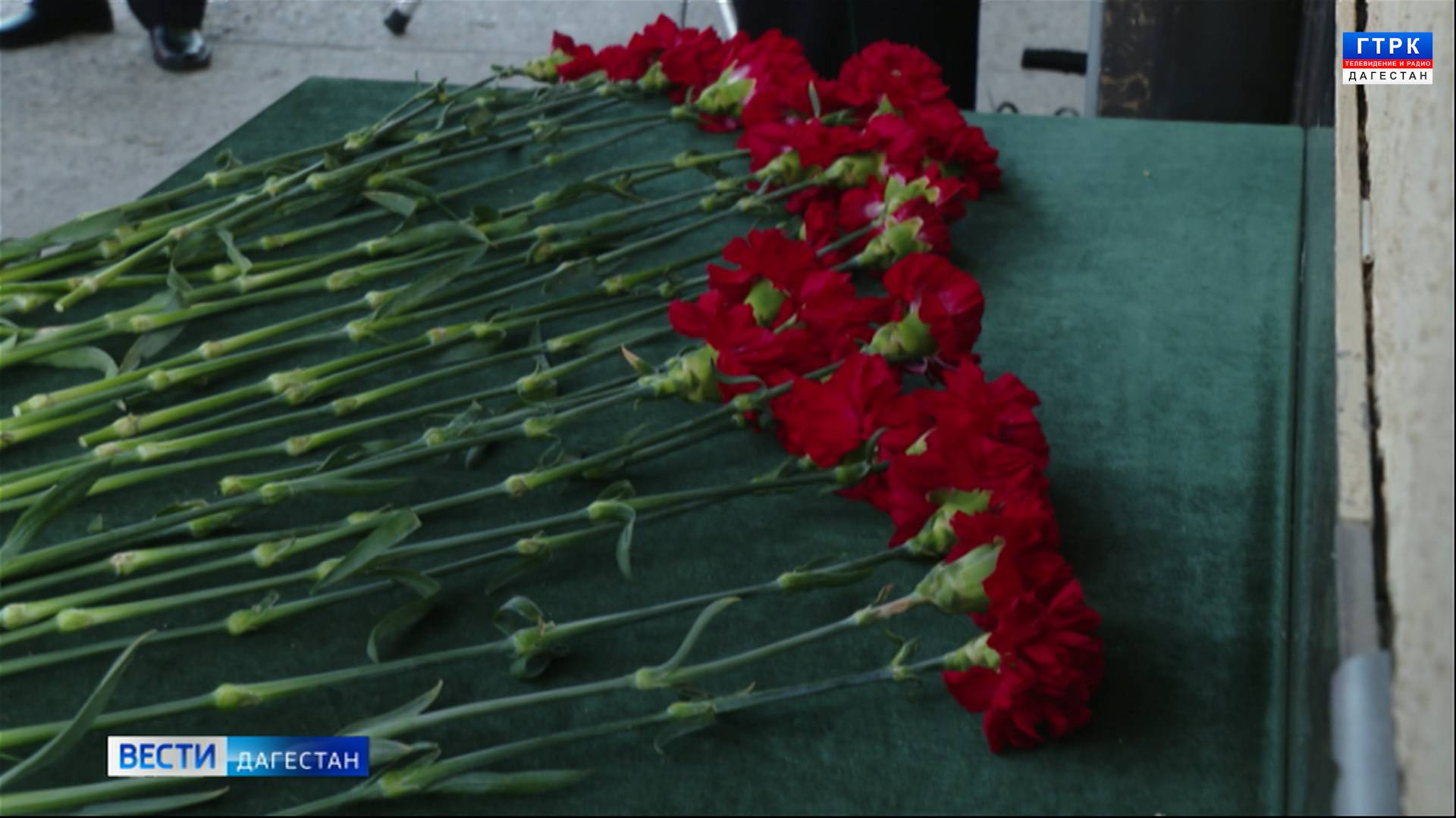 В Махачкале прошла торжественная церемония открытия мемориальных досок героям России