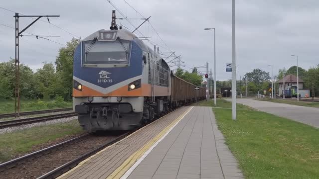"Бывший М62" Тепловоз 311D-15 с грузовым поездом