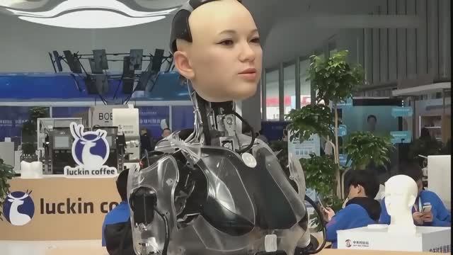 Новый китайский робот  на выставке ZGC 2025