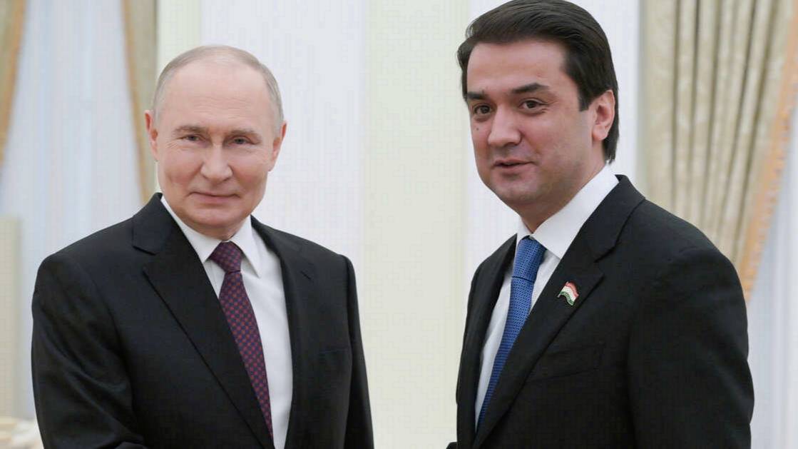 Путин встретился с председателем верхней палаты Таджикистана Эмомали