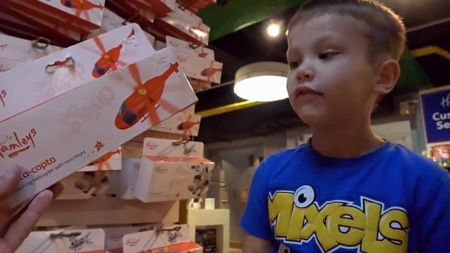 Мистер Макс • Mister Max - СУПЕР Огромный магазин игрушек Hamleys 6 этажей миллионы игрушек и целый