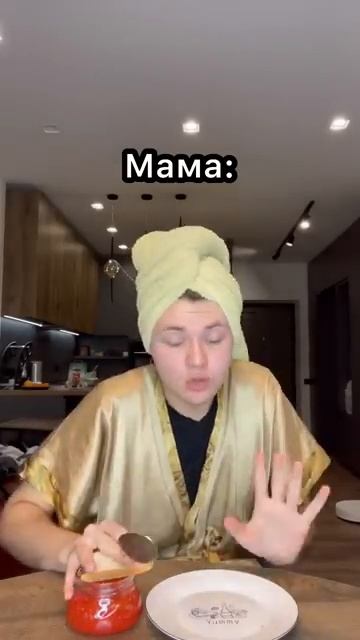 Как едят икру разные типы 😂 #shorts