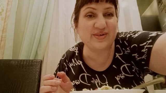 ВЛОГ // НА УЖИН САЛАТ /БОЛТАЛКА