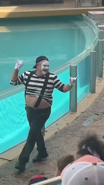 She asked for this one! 😆🤣 Tom mime Seaworld #seaworldmime #tomthemime