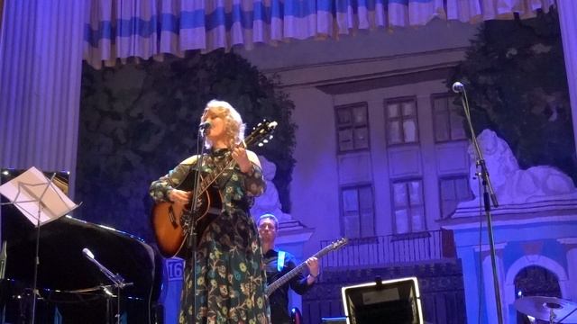 2025.05.24 Москва. Дом ученых. "Синий троллейбус". Поет Лариса Макарская
