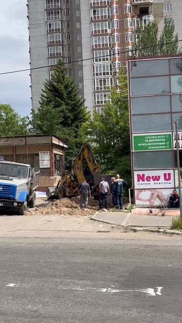 Ремонтные работы возле ТРЦ «Донецк Сити»