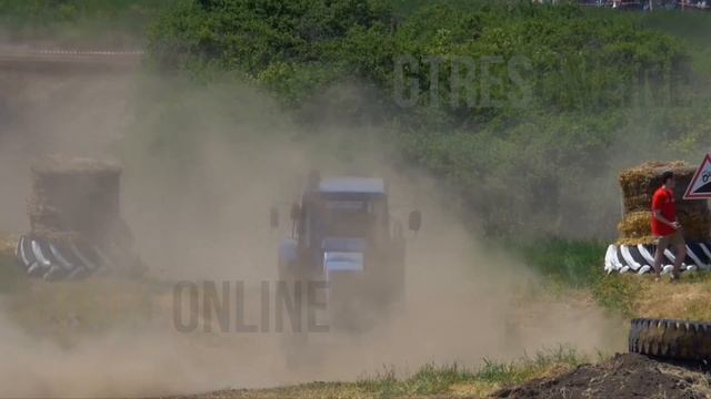 Крутые гонки на тракторах. Будет зрелещно!