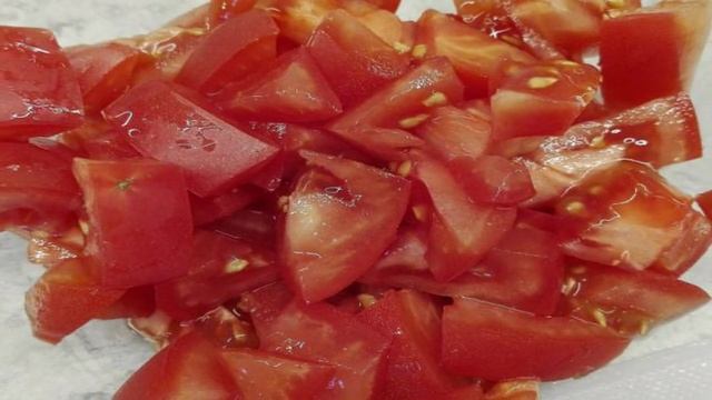 Острый овощной салат с маринованным луком