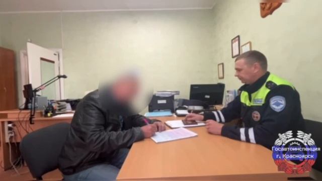 В Красноярском крае 60-летний водитель попытался сбежать от полицейских вплавь