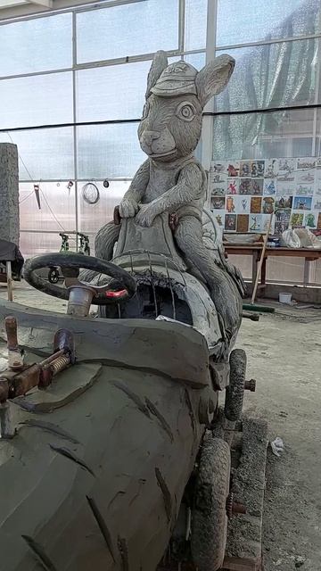 Кролик с крутым авто.