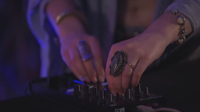 Погружение в Экстатик Дэнс: Mahesh Vinayakram, Денис Кучеров, DJ Renataji
