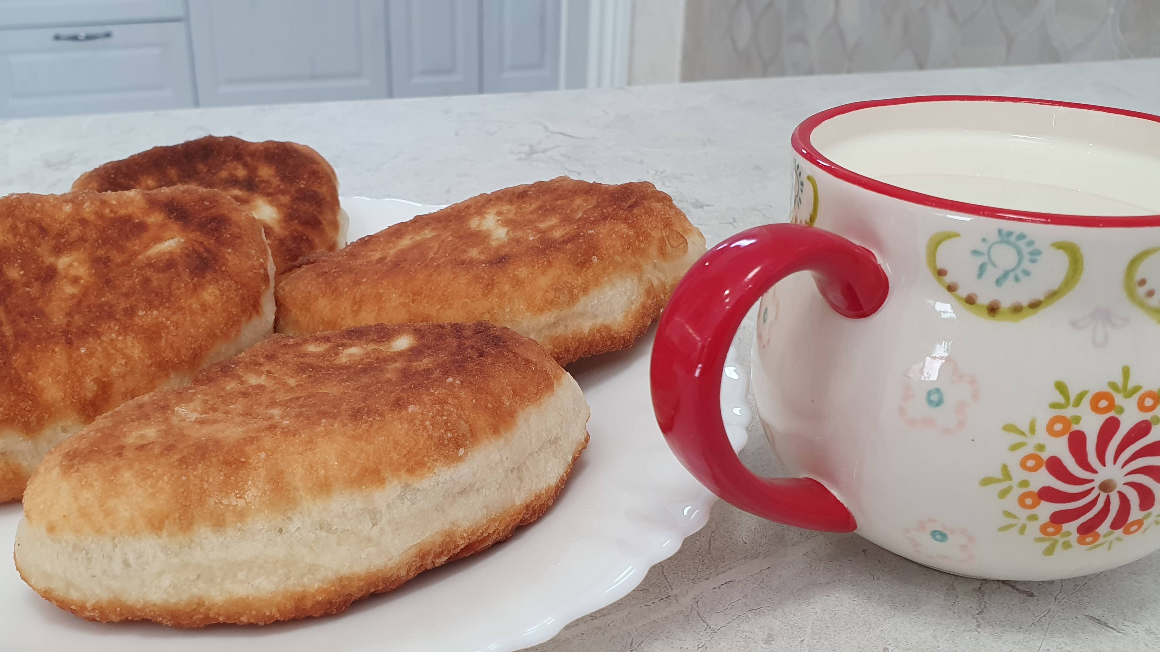 Простой рецепт теста для пирожков.🤗Жареные пирожки с зеленым луком и яйцом.