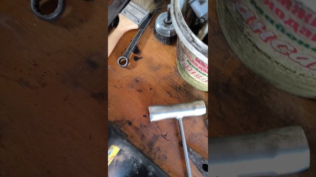 Stihl MS 180. как открутить гайку маховика.