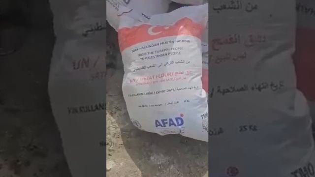 Израиль выбросил на свалку мешки с мукой, отправленные в Газу из Турции